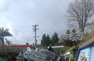 Alcaldía de Guarne y Empresa de Servicios Públicos de Guarne atienden incidente en vía intervenida.