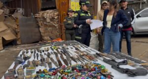 Alcaldía de Rionegro destruye más de 400 armas incautadas en las calles.