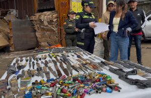Alcaldía de Rionegro destruye más de 400 armas incautadas en las calles.