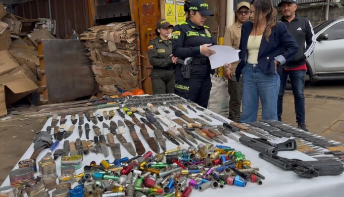 Alcaldía de Rionegro destruye más de 400 armas incautadas en las calles.