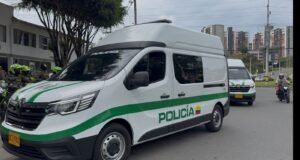 Rionegro fortalece su seguridad: Alcaldía entrega dos nuevos vehículos a la Policía.