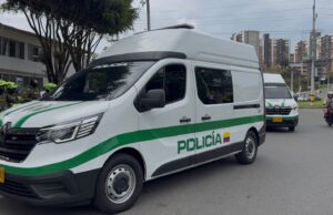 Rionegro fortalece su seguridad: Alcaldía entrega dos nuevos vehículos a la Policía.