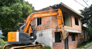 En Guarne fueron demolidas dos viviendas señaladas de ser focos de inseguridad.