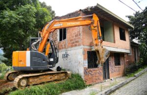 En Guarne fueron demolidas dos viviendas señaladas de ser focos de inseguridad.