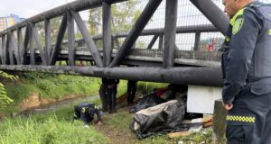 En Guarne autoridades ambientales y de Policía recuperan espacio crítico bajo el puente El Ciclista.