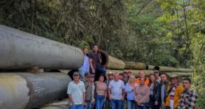 EPM entrega a Sonsón 129 tramos de tubería que serán aprovechados en las vías rurales.