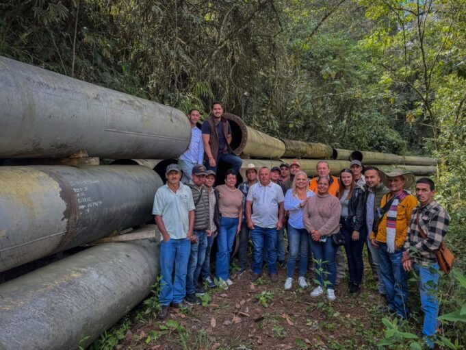 EPM entrega a Sonsón 129 tramos de tubería que serán aprovechados en las vías rurales.