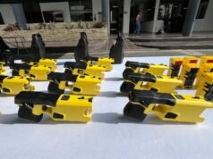 Gobernación de Antioquia entregó microbuses y dispositivos de control electrónico a la Policía Nacional.