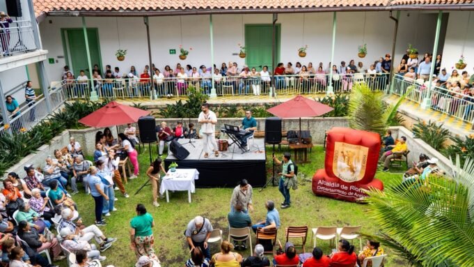 La Casa Dorada fortalece la protección y el acompañamiento a las personas mayores de Rionegro con una entrega inicial de 1.260 manillas para su cuidado.