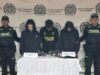 Policía Nacional captura a tres personas e incauta un arma traumática y elementos de comunicación.