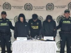 Policía Nacional captura a tres personas e incauta un arma traumática y elementos de comunicación.
